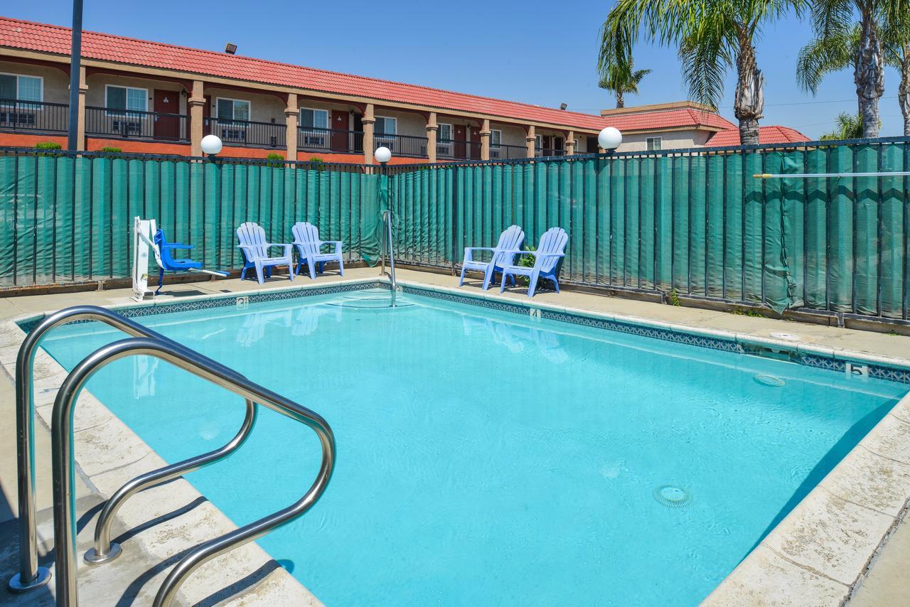 Americas Best Value Inn-Rialto Esterno foto